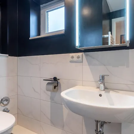 Black Pearl Apartment
