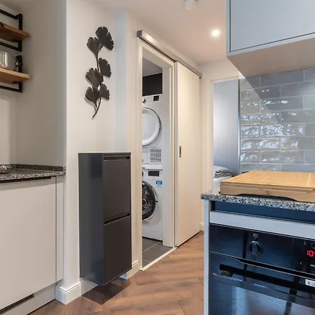 Black Pearl Apartment *